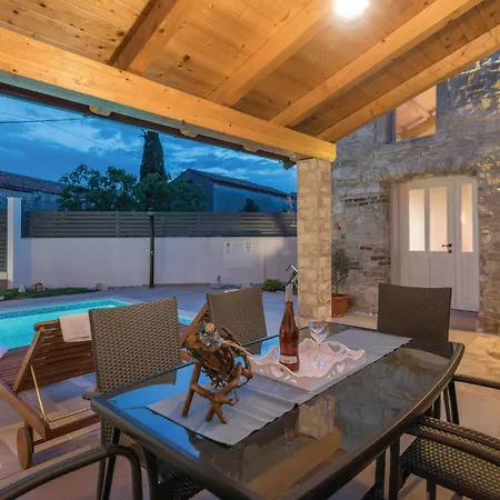 Holiday home Stunning In With Wifi Peruski