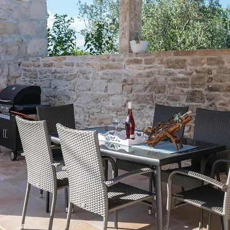 Holiday home Stunning In With Wifi Peruski